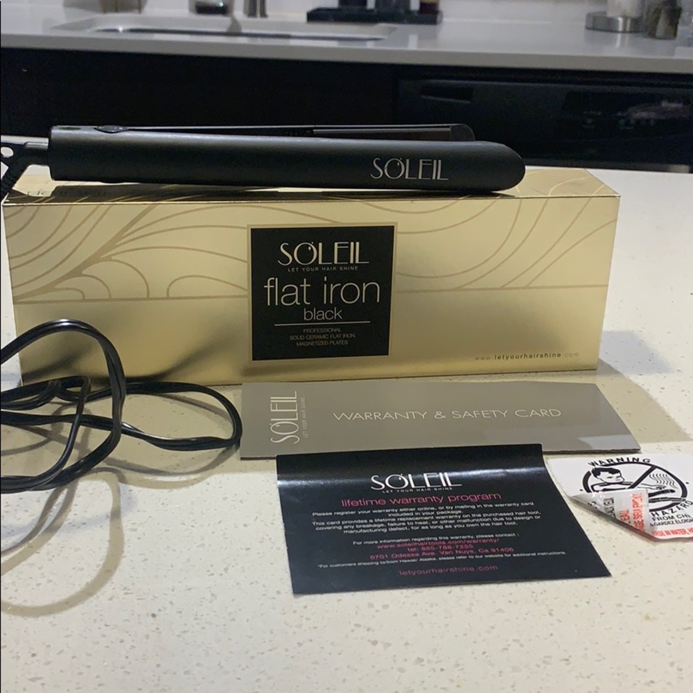 SOLEIL black flat iron